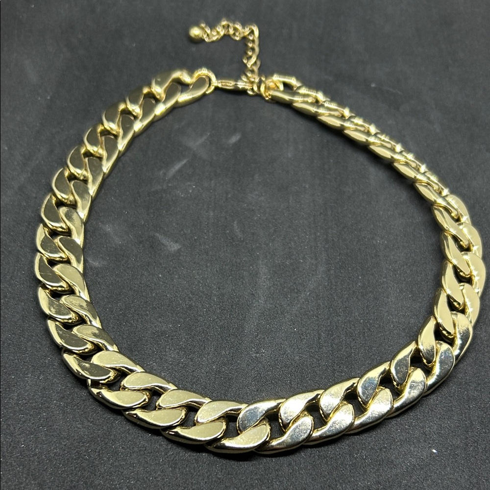 Gold link heavy chain 16” w 3” extender